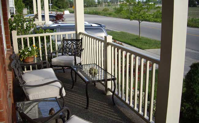 porch railing with balusters