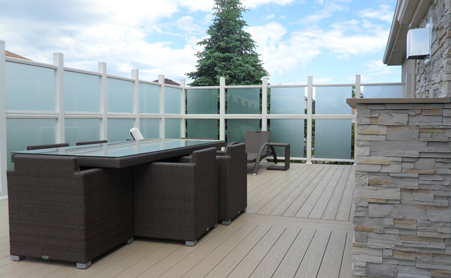deck with frosted glass railing